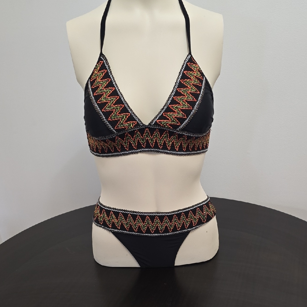 π£ Black Zig Zag Design Bikini